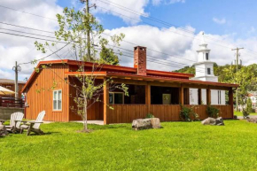 Mountain Cabin with Scenic Views and Hot Tub Windham